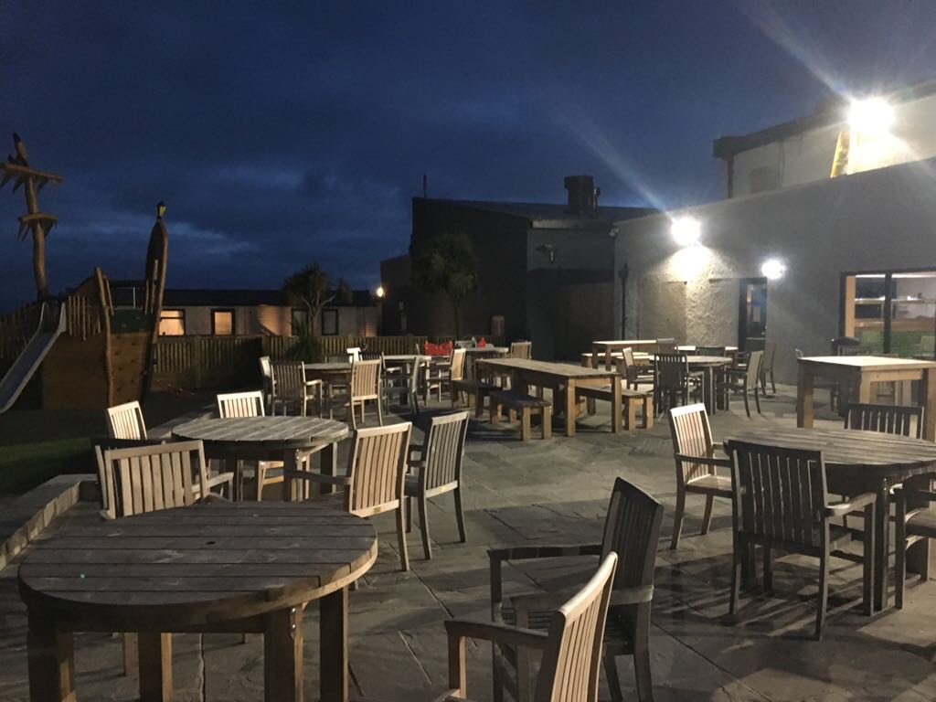 BulbsintheDiff's tweet image. Another great job completed showing a large decked area using LED flood lighting. #keepitlocal #Cardiff #Cardifflighting #LED