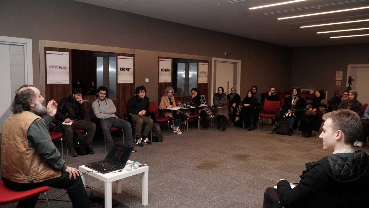 ضمن سلسلة "#لقاءات_الفن"، استضافت #جامعة_ابن_خلدون الرسام إلهامي أتالاي، حيث التقى أتالاي بطلابنا في اللقاء الأول ضمن السلسلة تحت عنوان "نحن والفن." 
للتفاصيل: 
bit.do/eJr4c