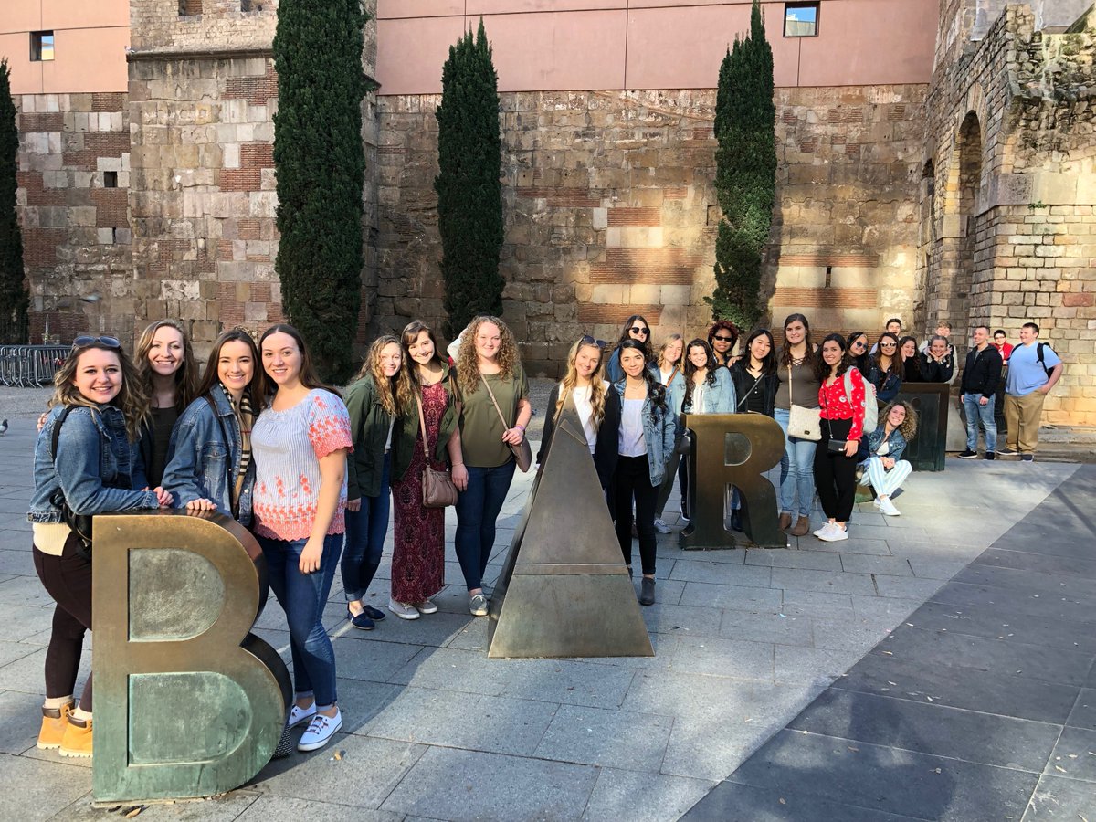 SFU_StudyAbroad's tweet photo. Semester in France students visiting Barcelona https://t.co/3GSddK6zWS