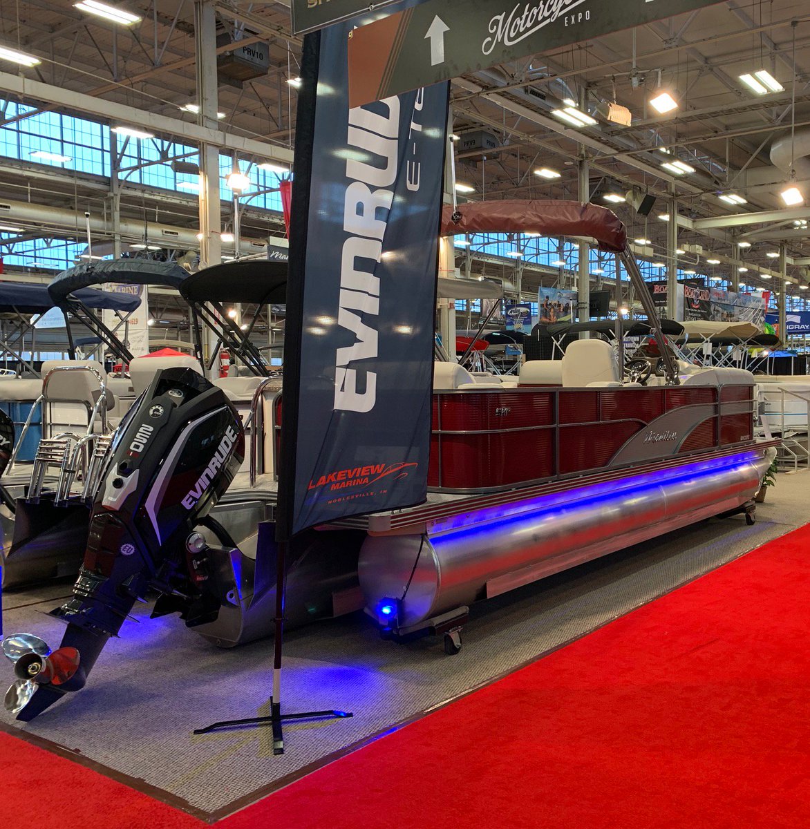 Manitou Pontoon Boat tweet media