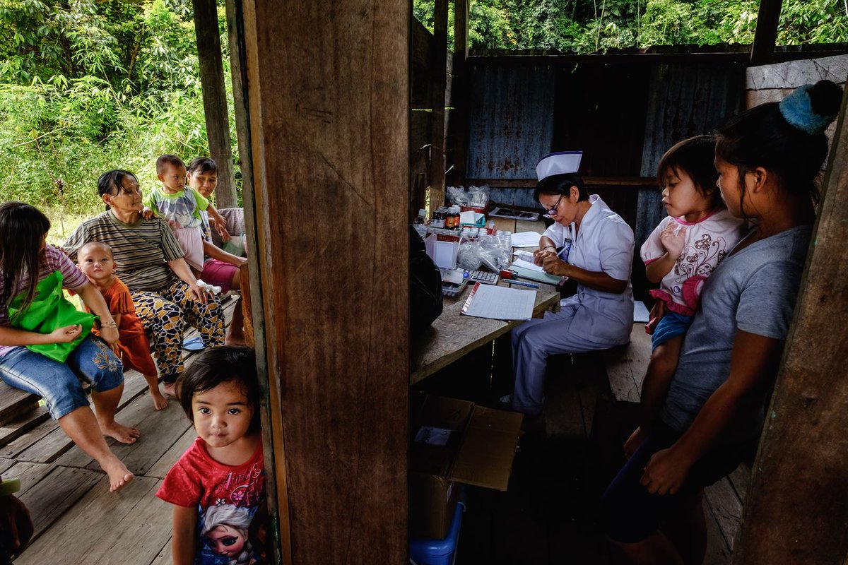 WHO's tweet photo. #HealthWorkers 👩‍⚕️👨‍⚕️ have an important role to play in the #WorldHealthDay campaign, helping decision-makers for health recognize what people need in terms of care, particularly at the primary care level.

It's time for #HealthForAll! 👇
https://t.co/EH1w28z5Y4 https://t.co/OqaLq8TDSR