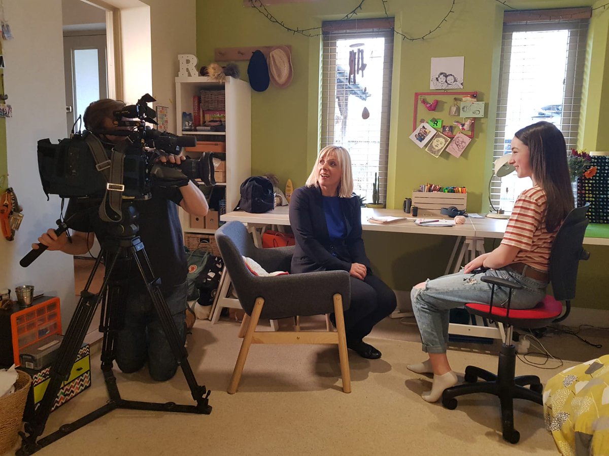 Watch tonight! for Project 13 bbc.co.uk/programmes/b0c… rowanbriggssmith.co.uk/watercolour <a href="/AnneQuinton/">Anne-Louise Quinton</a> <a href="/theartcriminal/">Susan M Coles</a> @michaelhousecaf