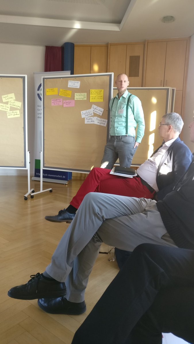 Vaeter's tweet photo. Rüdiger Hähne stellt bei der Jahrestagung der #GKMD die Arbeit des @SKM_BV in Sachen #Maennerarbeit vor #SKMMaennerkongress https://t.co/2CeWdIPIts