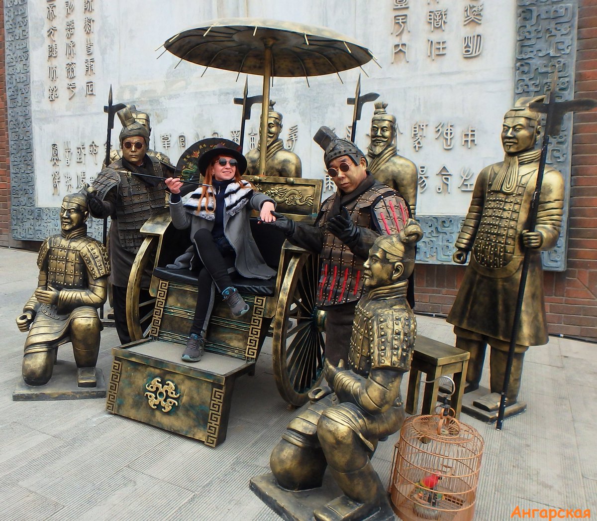 cazer2012's tweet photo. "А я сяду в кабриолет..."
#ТерракотоваяАрмия #TerracottaArmy #Сиань #Xian #Китай 2019 #大中华地区 #China #travel #vacation #путешествие #отдых https://t.co/Zw4D5SKC0z