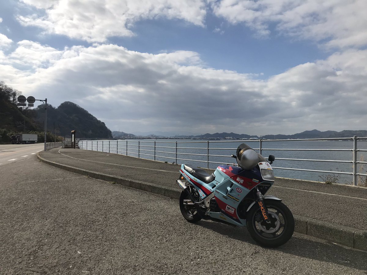 k_d4401's tweet photo. もう3週間乗れてない(-_-;)入院中のRC24
暖かくなってきてるし、早く帰っておいで〜
#vfr750f #RC24 #honda #ナンチャッテinterceptor #AMA #superbike #HRC #瀬戸内の海 #r196 https://t.co/fFM9Lm5BOH