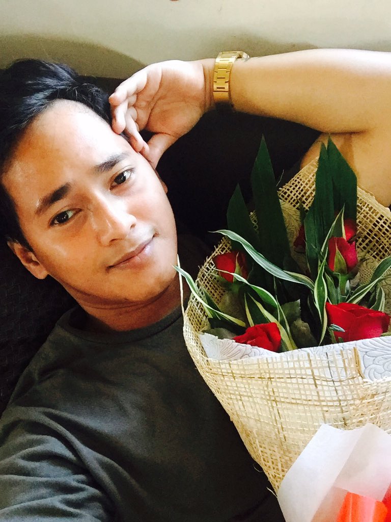 ramoscali27's tweet photo. Sa kaka antay ko sa ka date ko. 
 Napaisip ako na wala pala akong jowa! 

 Magdiwang mga single! 

 Masarap maging single pero minsan hindi masaya! 😅🤘🏻 https://t.co/xT2sHhl3or