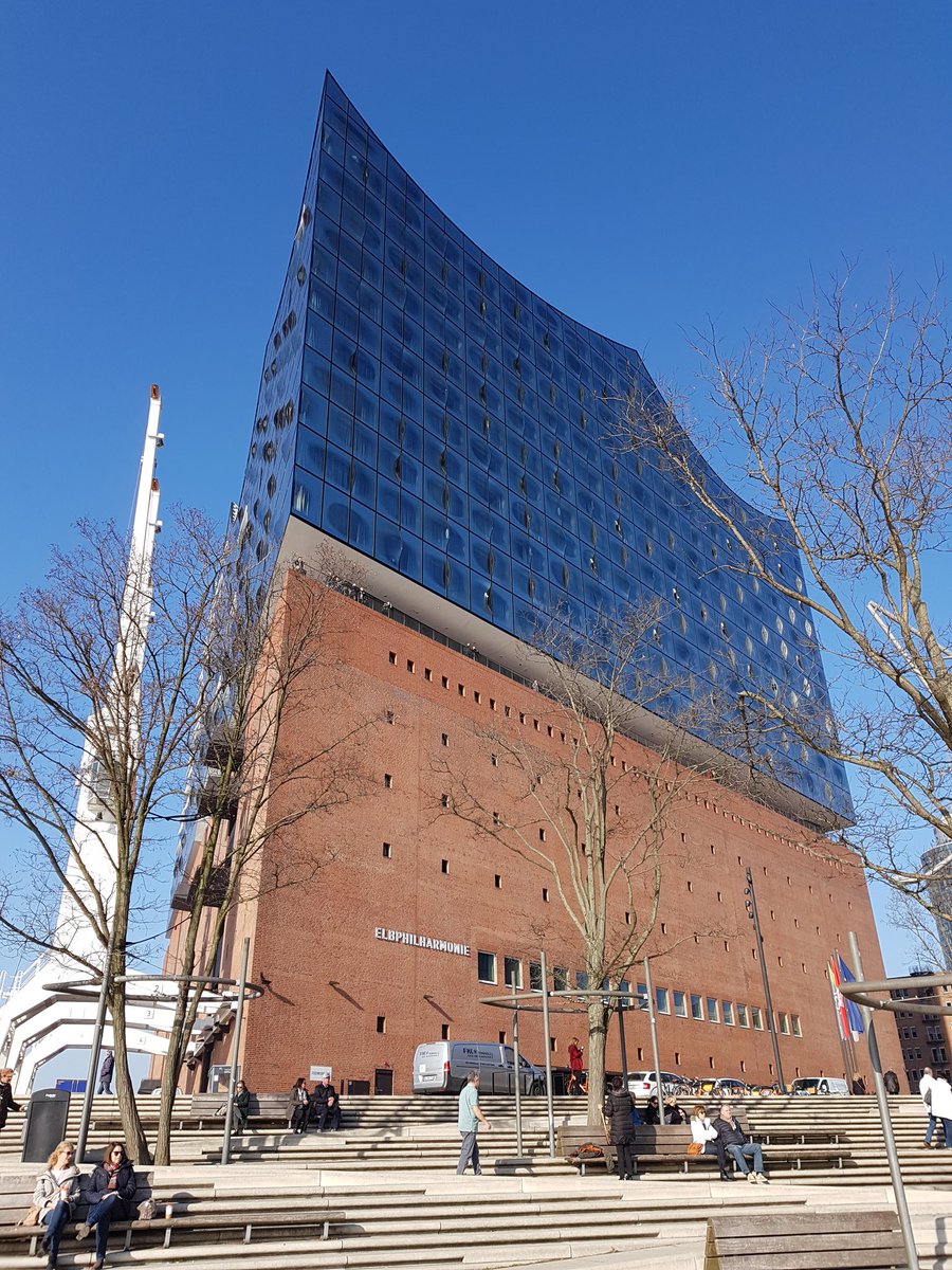 Bezoekje aan de Elbphilharmonie vanmiddag. Wat een imposant gebouw!