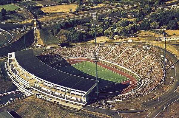 FOTOS HISTORICAS O CHULAS DE FUTBOL - Página 5 DzssXOPXcAIda5y
