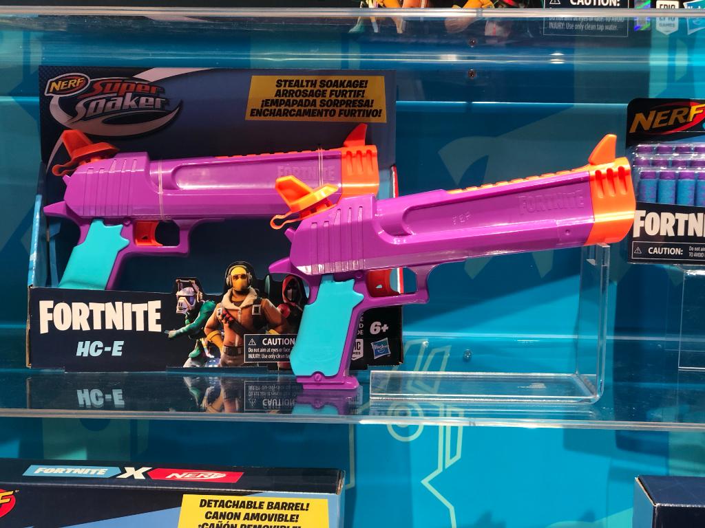 th virkelighed Flad Hasbro on Twitter: "Drench the competition with the #Nerf Super Soaker # Fortnite HC-E water blaster! (Available Spring) #FORTNITEIRL #HasbroToyFair  https://t.co/5yPEf6iuQf" / Twitter