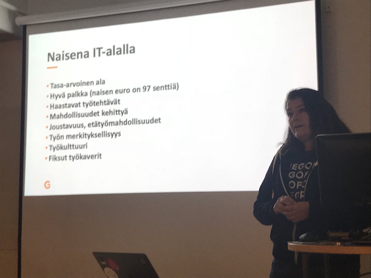 TeaSuuronen's tweet photo. Meidän @ibmfinland ’in Jyväskylän innovaatiohubin Putkeen! -tilaisuudessa @petrasi kertoo millaista on olla nainen it-alalla oman uratarinan ohella https://t.co/mvhSHi8cAb