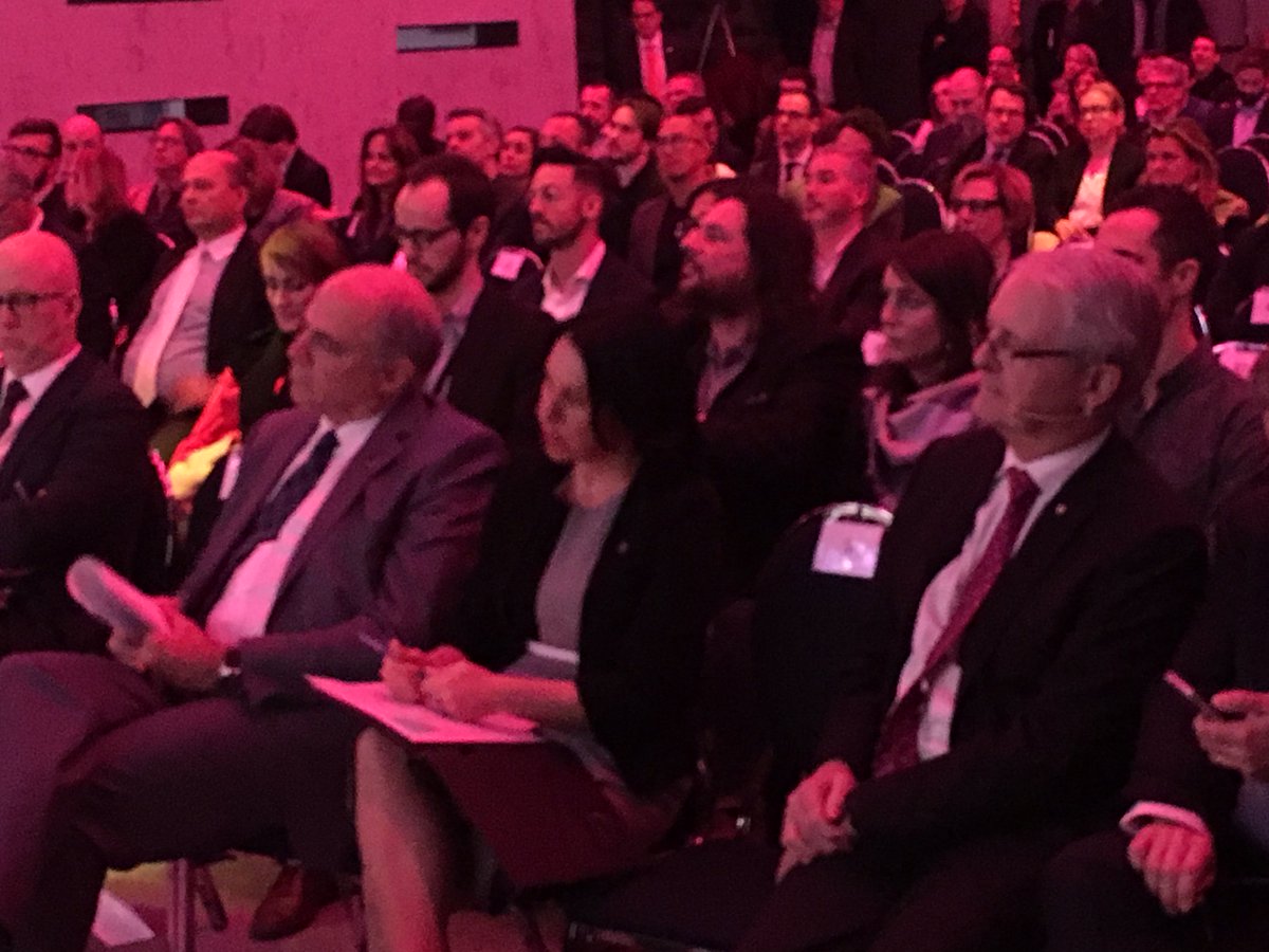 Nous sommes heureux de conclure cette journée passionnante de discussions avec des allocutions de la mairesse <a href="/Val_Plante/">Valérie Plante</a>, de @MinFitzgibbon et de <a href="/MarcGarneau/">Marc Garneau</a>. #ForumCCMM #IA