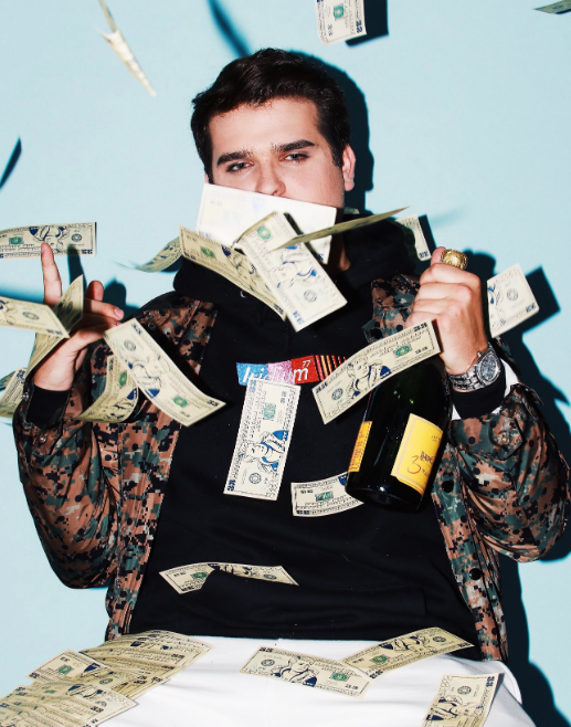LyricaLemonade's tweet photo. Brendan Bennett is back with a brand new jam called "Rich Friends"

https://t.co/5XY9YhK38T

[@33brendan33] https://t.co/BS56d6MN9e