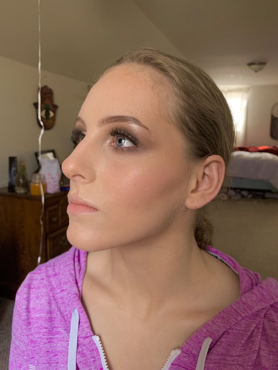 Heidiboo97's tweet photo. This is my art! Express yourself in a way that makes you happy!! I am always available to do makeup and I will even travel to you! ❤️💕☺️🌈✨ Rt to support my work ✨ #travelingmakeupartist https://t.co/DW5tFseR32