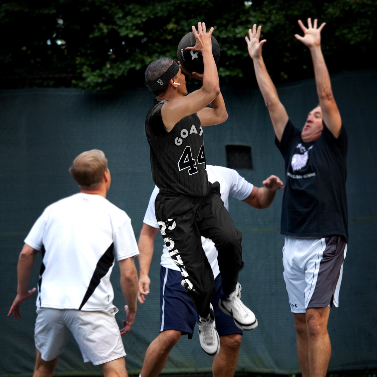 It’s President’s Day so we're giving you a shot at some free 🍕  to celebrate! 44 winners — must RT + follow us to qualify!