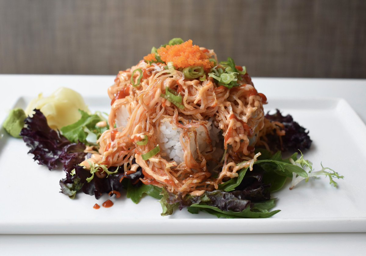 SlurpingTurtle's tweet image. Volcano Roll — spicy tuna, baked kani kama salad, scallion, masago, spicy mayo. #volcanoroll #manicmonday #spicytuna #maki #industrynight #happyslurping