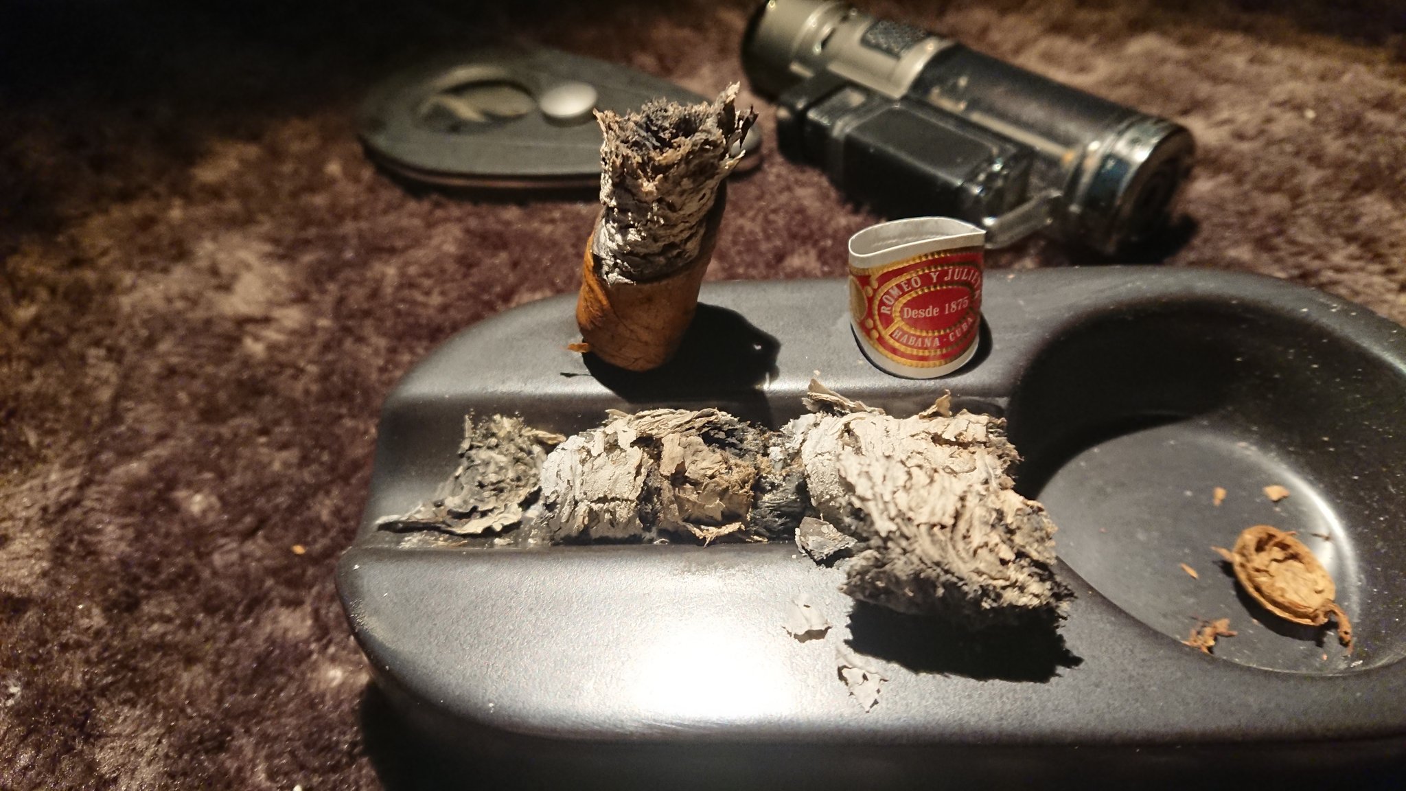 あきひろ Romeo Y Julieta Belvederes ロメオイジュリエッタ ベルベデレス です ロメオはやはり濃厚な味わいと わずかにピリッとする感じ すごく旨い