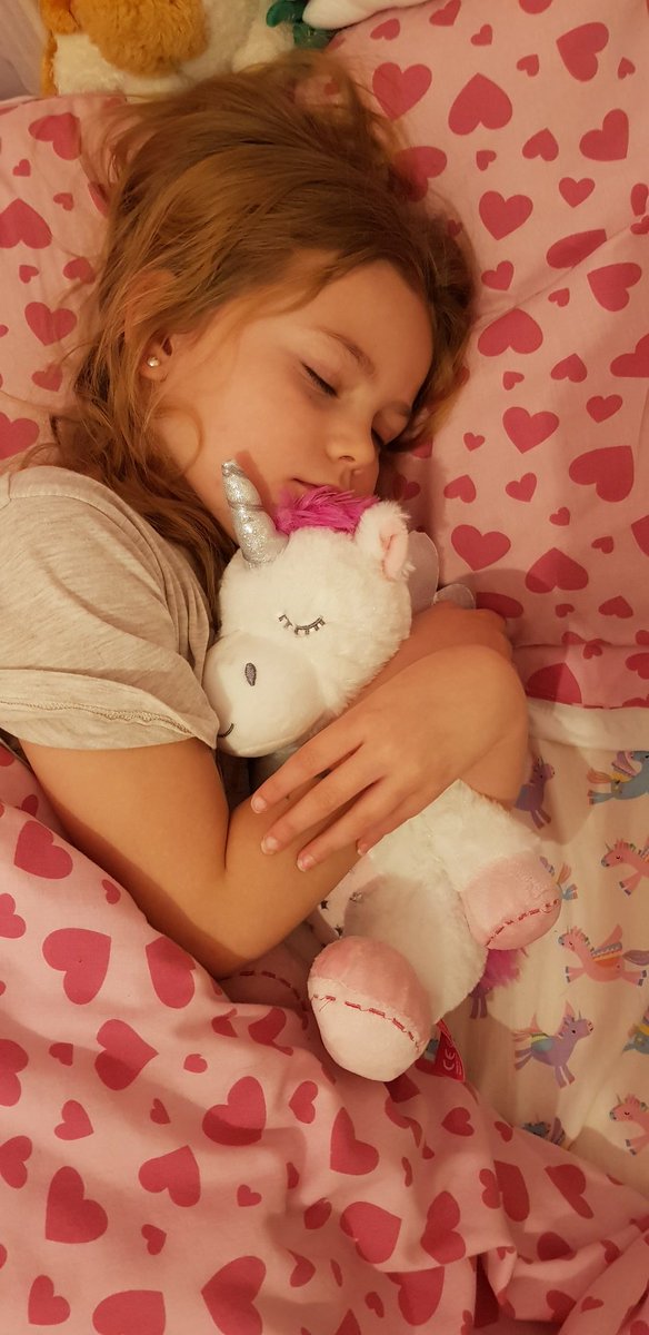 _L_E_A_N_N_E's tweet image. When it's the beginning of school holidays &amp;amp; your daughter is sick again! Here she is getting snuggles with @unicorntraining #Bob🦄, he makes her feel better. 2nd pic is when I told her "Sparkles" is actually called Bob! #bobliveshere