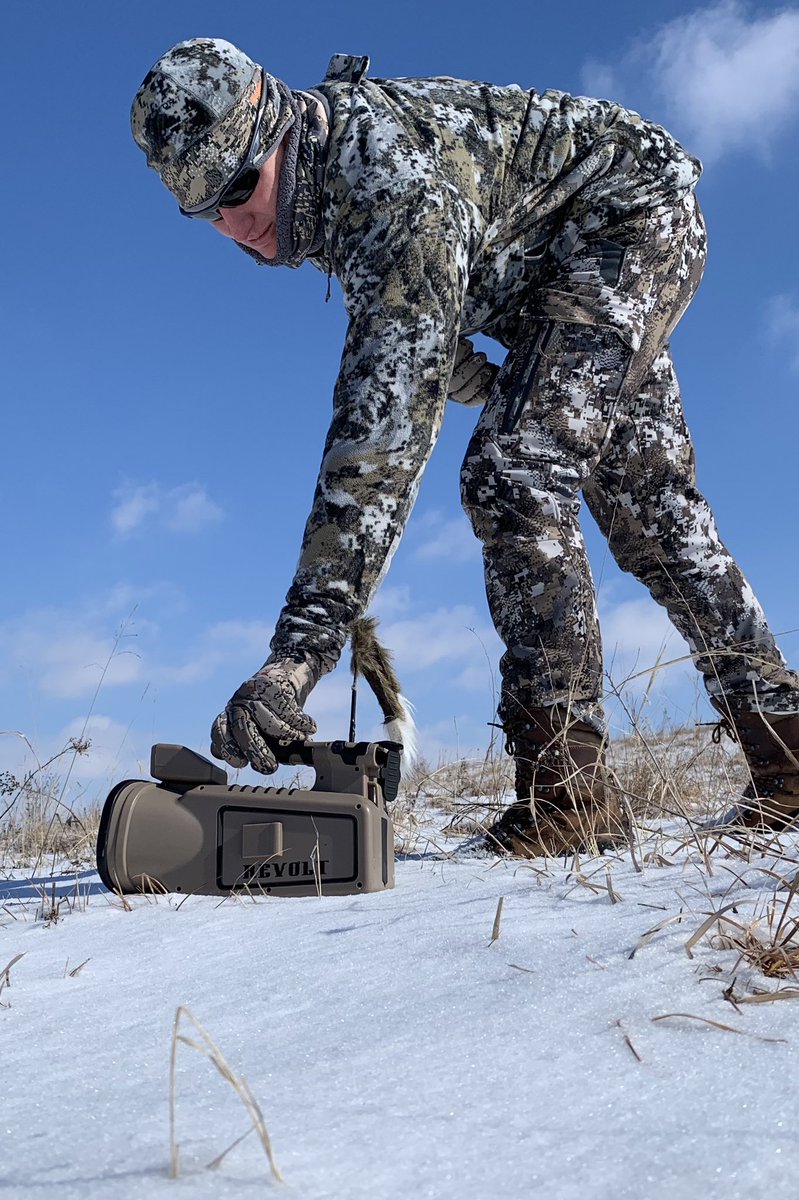 BEOUTDOORScom's tweet photo. This never gets old.
#Hunting #CoyoteHunting #PredatorCalling #Snow
#sitkagear #luckyduckpremiumdecoys https://t.co/9gnqPZTfy9