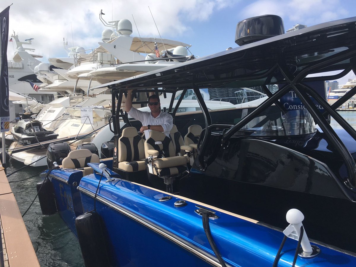 Yacht_Brokerage's tweet image. Don't miss this #42Motion at #miamiyachtshow today!   See Jared, our elite, #highperformanceboat expert.   Visit buff.ly/2tp7dyM for more info.

#motionpowerboats #ayssales #atlanticyachtandship #tradesconsidered #fastboats