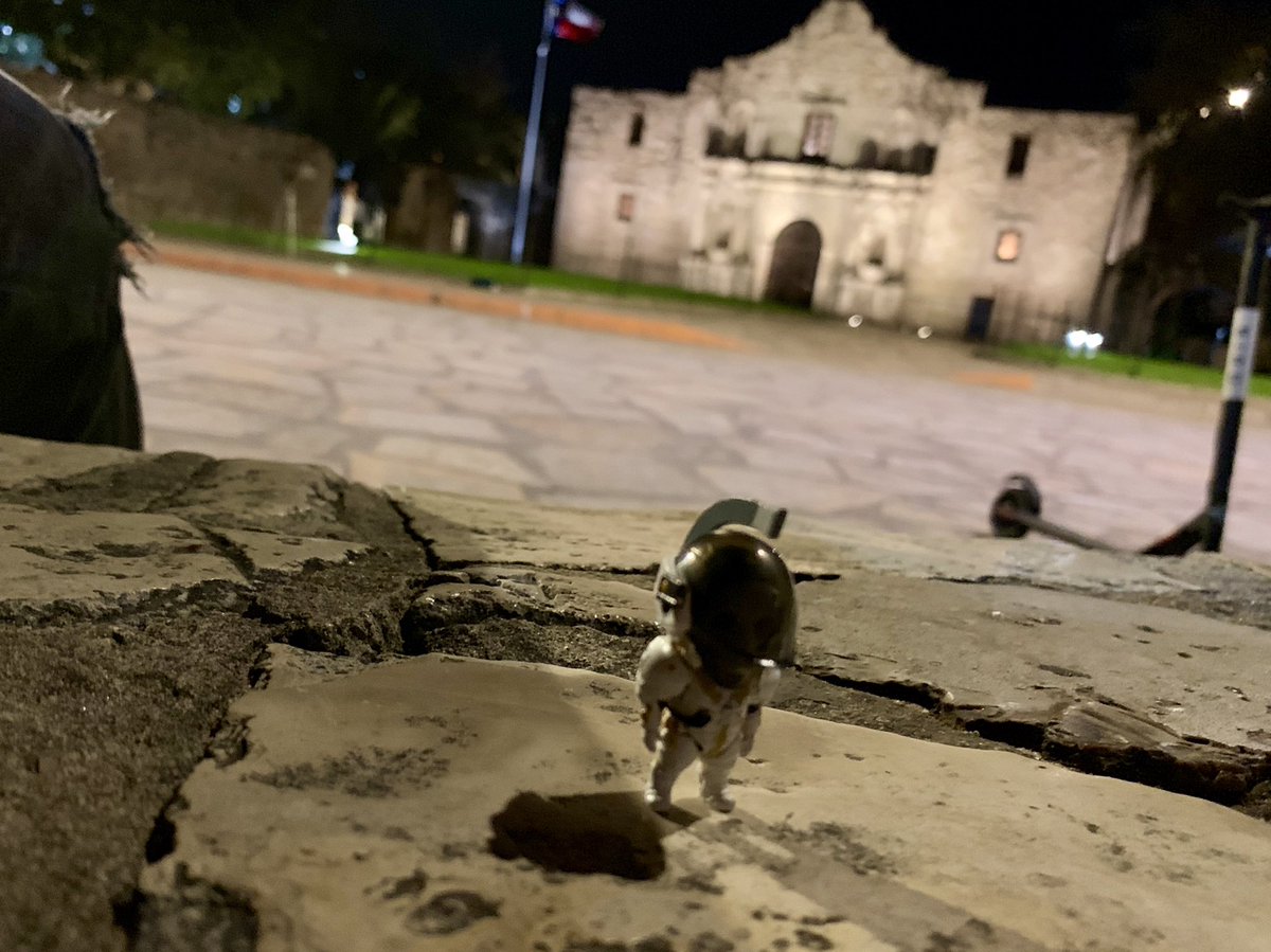 CosplayDoll's tweet photo. @KojiPro2015_EN @HIDEO_KOJIMA_EN check out who is at the Alamo. #deathstranding #playstation https://t.co/bUAVrFXqA8