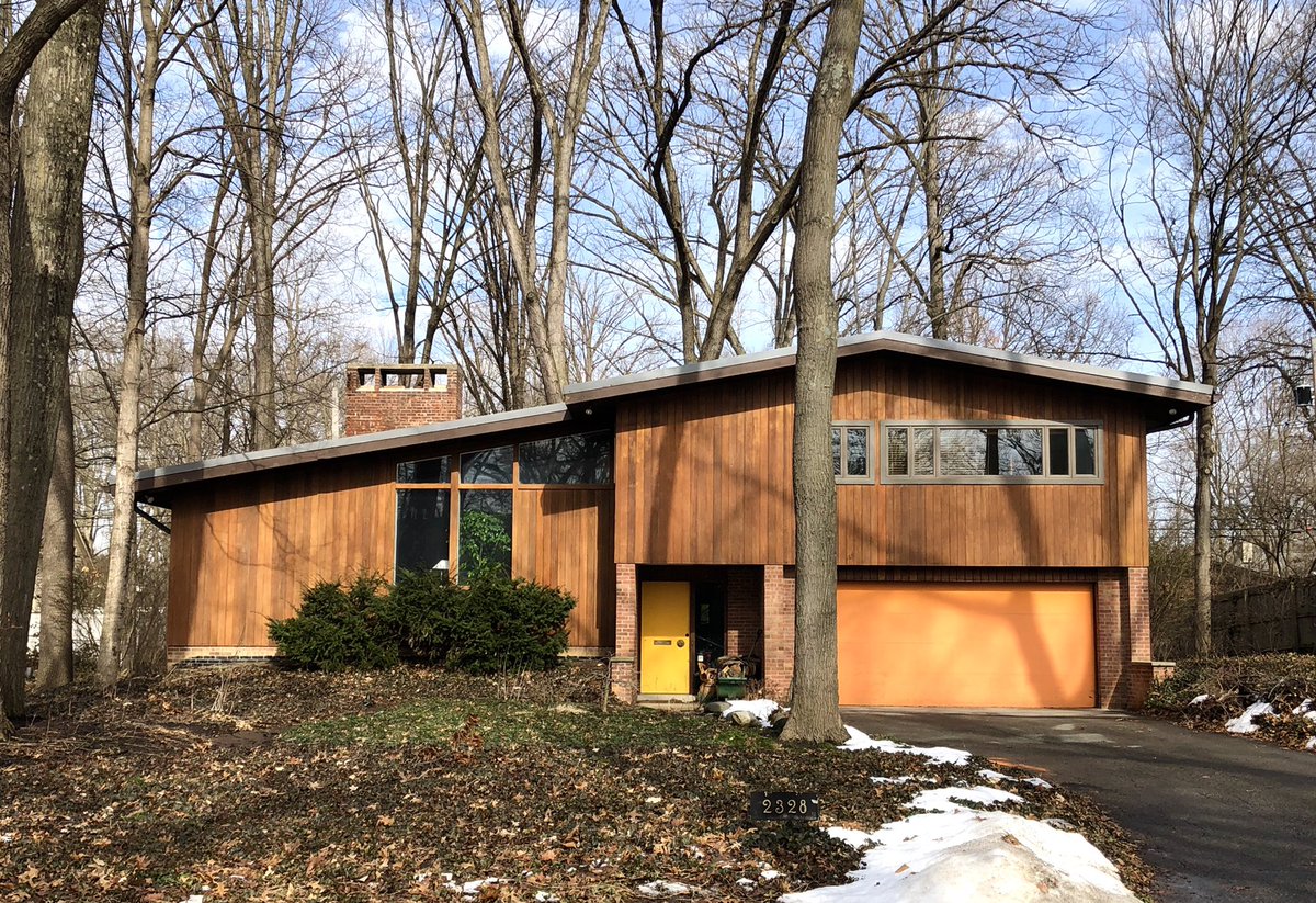Two houses in Upper Arlington built in 1968, architects unknown