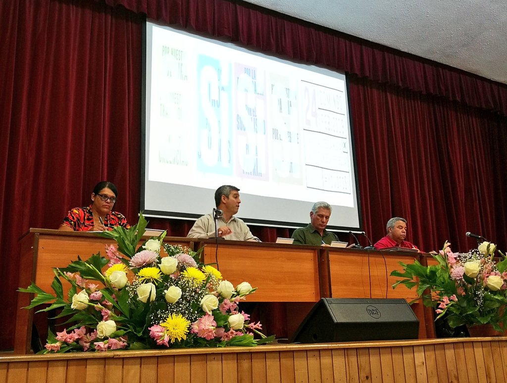 Diaz-Canel attends Ministry of Communications Balance.