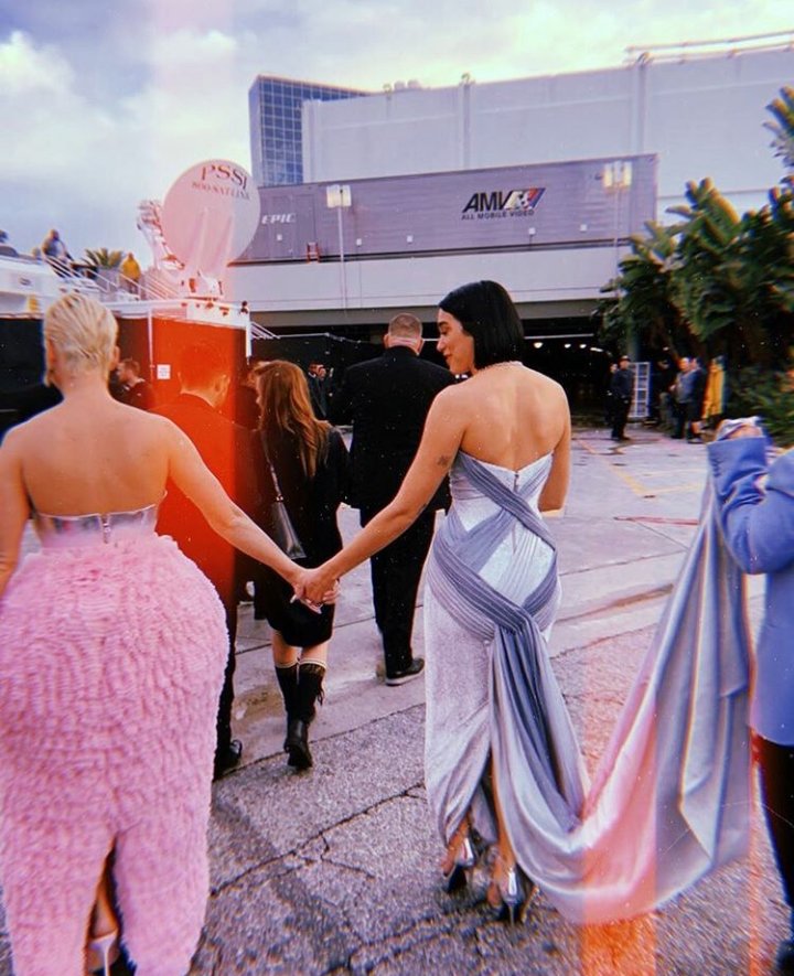 2 Queens 👑@katyperry & @DUALIPA 💕 We want a collab! #KatyPerry #DuaLipa #Queens #365AllTheTime #dress #music #katycats #rt #girls #GRAMMYs