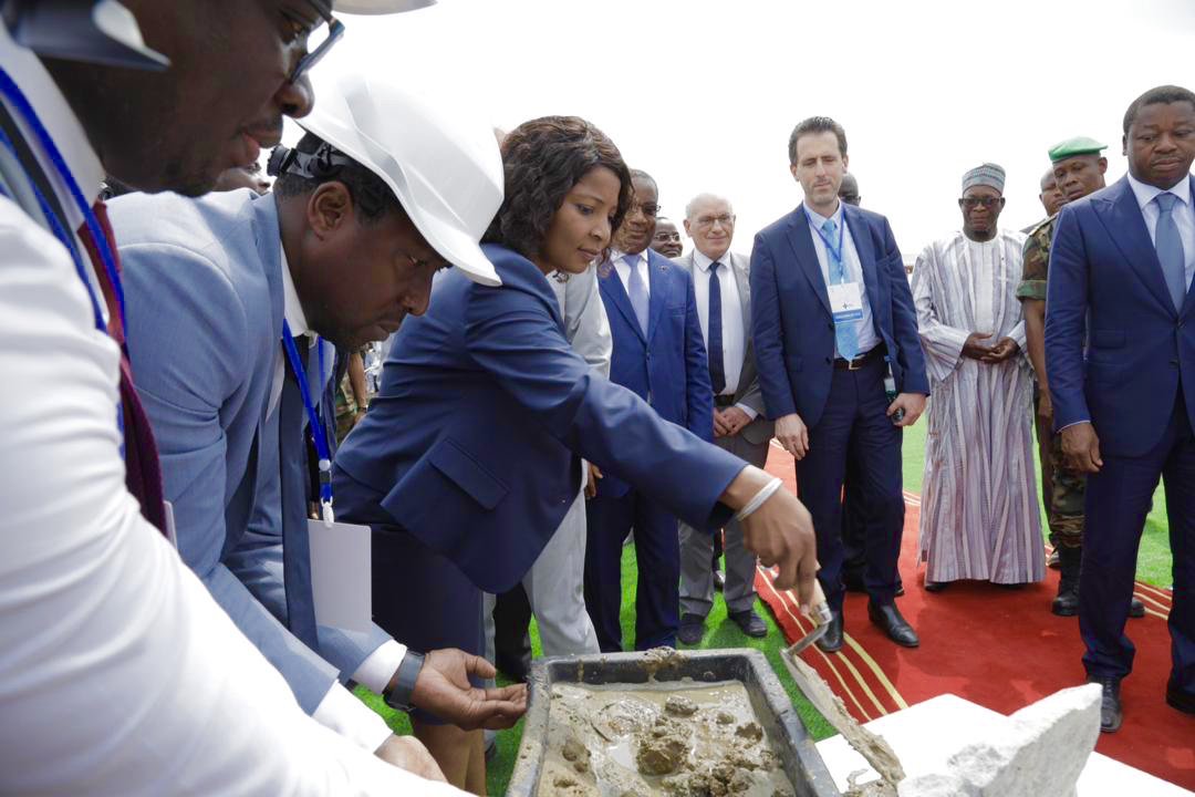 CNSSTG's tweet photo. 15 février 2019 - Pose de la première pierre de L'HÔPITAL SAINT PÉRÉGRIN en présence le Chef de l'Etat @FEGnassingbe, Le PM Komi Sélom Klassou @GouvTg, le DG de la @CNSSTG Ingrid AWADE et d'autres officiels de la @TogoOfficiel -> https://t.co/JPLrDkjxfY #SanteTG https://t.co/MOJDPQ614g