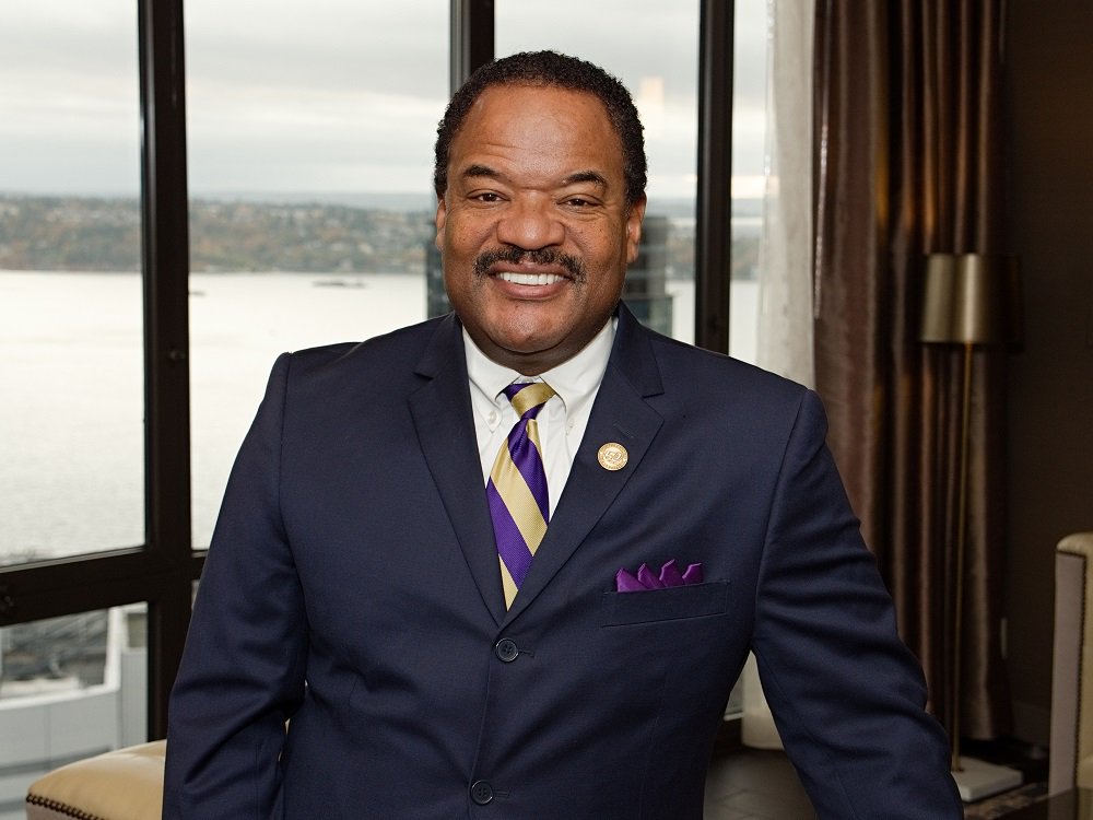 UWFosterSchool's tweet image. Nate Miles extends the financial and inspirational support that helped him succeed dlvr.it/Qz9F06