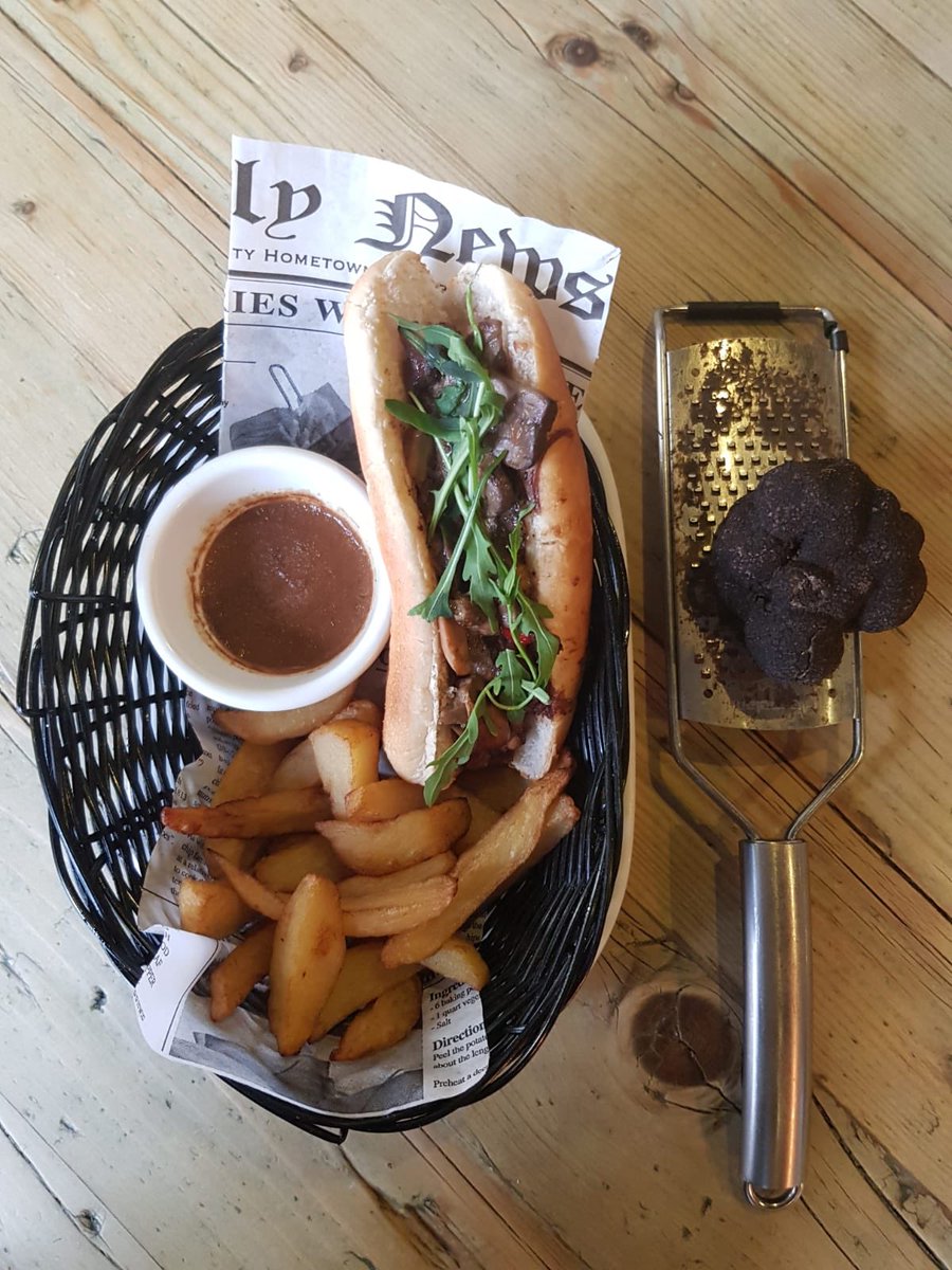 Continuamos nuestras #jornadas de la #trufa con nuestro #bulldog de rabo de toro y trufa negra 😍 #mercadodesananton #chueca #gourmet #nosgustacomer