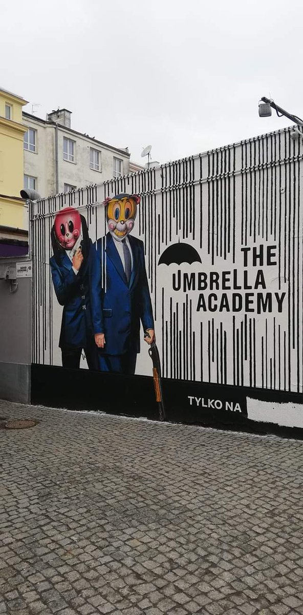 TUAPoland's tweet photo. Umbrella Academy w Warszawie! https://t.co/Oj8dxGIYfu