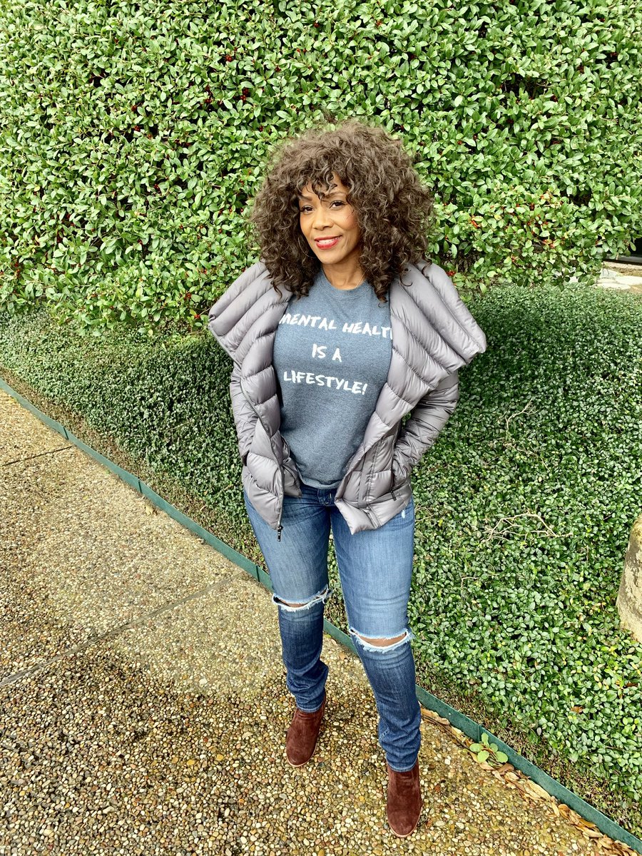 I am determined🙌🏾 I will continue to work my butt off to teach EVERYONE the importance of taking care of our minds First because it dictates the Quality of our lives. All of ours! Go to awisebrown.com Subscribe &amp; join the Movement!
#awisebrown #therapy #mondaythoughts