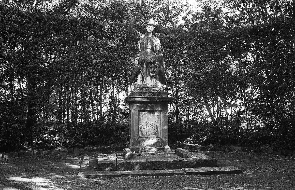 #firenze #bnw #filmisnotdead #boboli #giardinodiboboli #florence #lbdcping #bnwphotography #ishootfilm