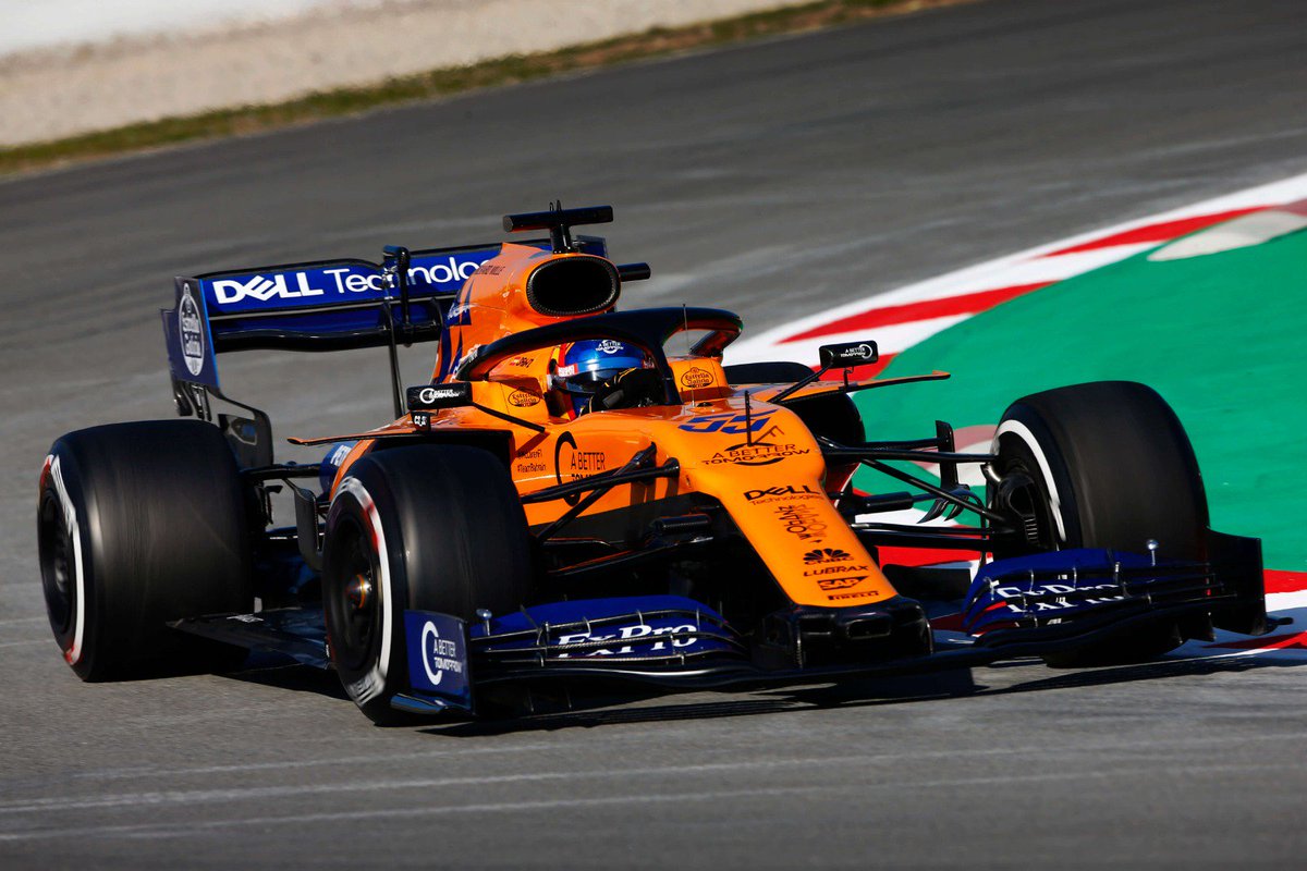 Carlossainz55's tweet photo. El trabajo duro tiene recompensa! Todo McLaren ha invertido mucho esfuerzo en este coche y las casi 120 vueltas de hoy lo demuestran. El tiempo es anecdótico por ahora pero ha sido un primer día muy positivo. Cabeza abajo y seguimos adelante.

#carlo55ainz #F1 #2019testing https://t.co/jYWh84mEya