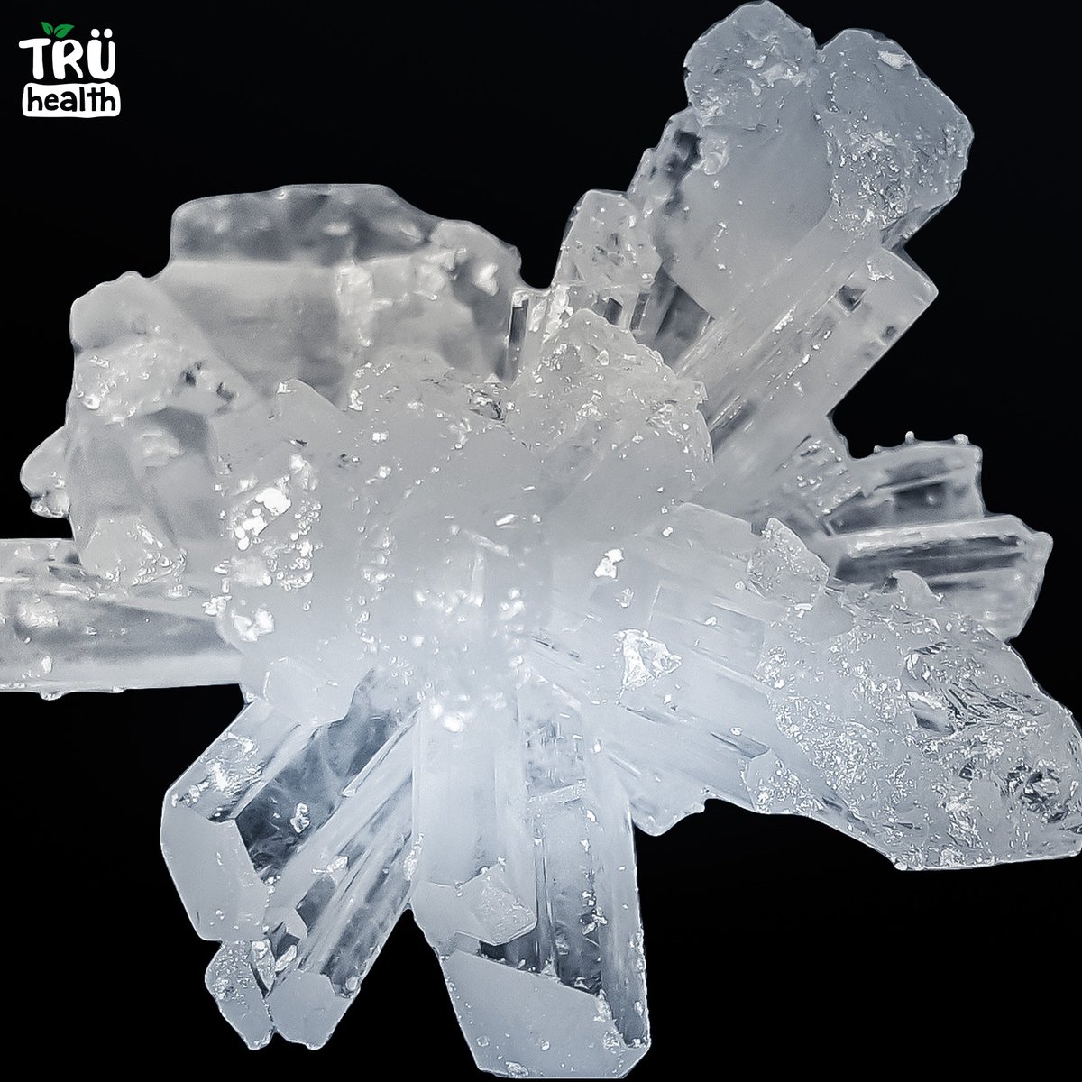 монокристаллы натрий хлор. кристаллы хлора. галит каменная соль. хлорид натрия кристаллы. сера в твердом состоянии.