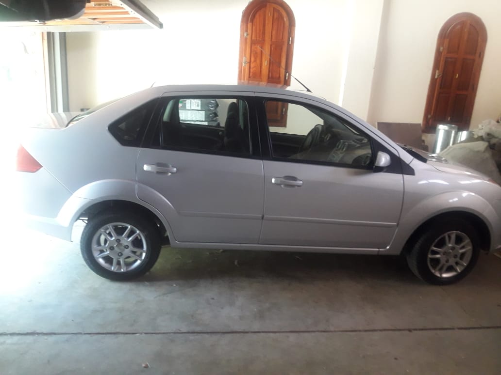 Vendo fiesta Max Edge plus full , modelo 2010 con 128000 km.