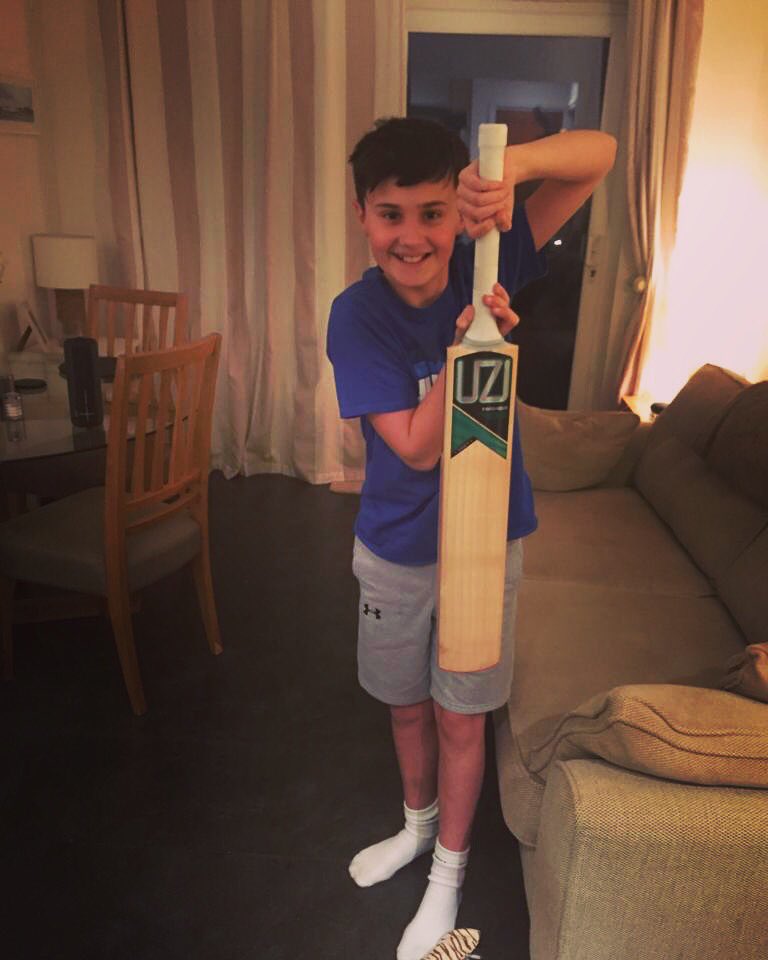UziSports's tweet photo. A very happy @cornwallccc junior county cricketer with his UZI Mamba 🏏 🔥 @sijtilley751 

We love how our fantastic cricket bats make junior cricketers very happy! 

#uzisports #handpicked #mamba #juniors #younggun #cornwallcc #countyplayer https://t.co/myOpJ1sTqy