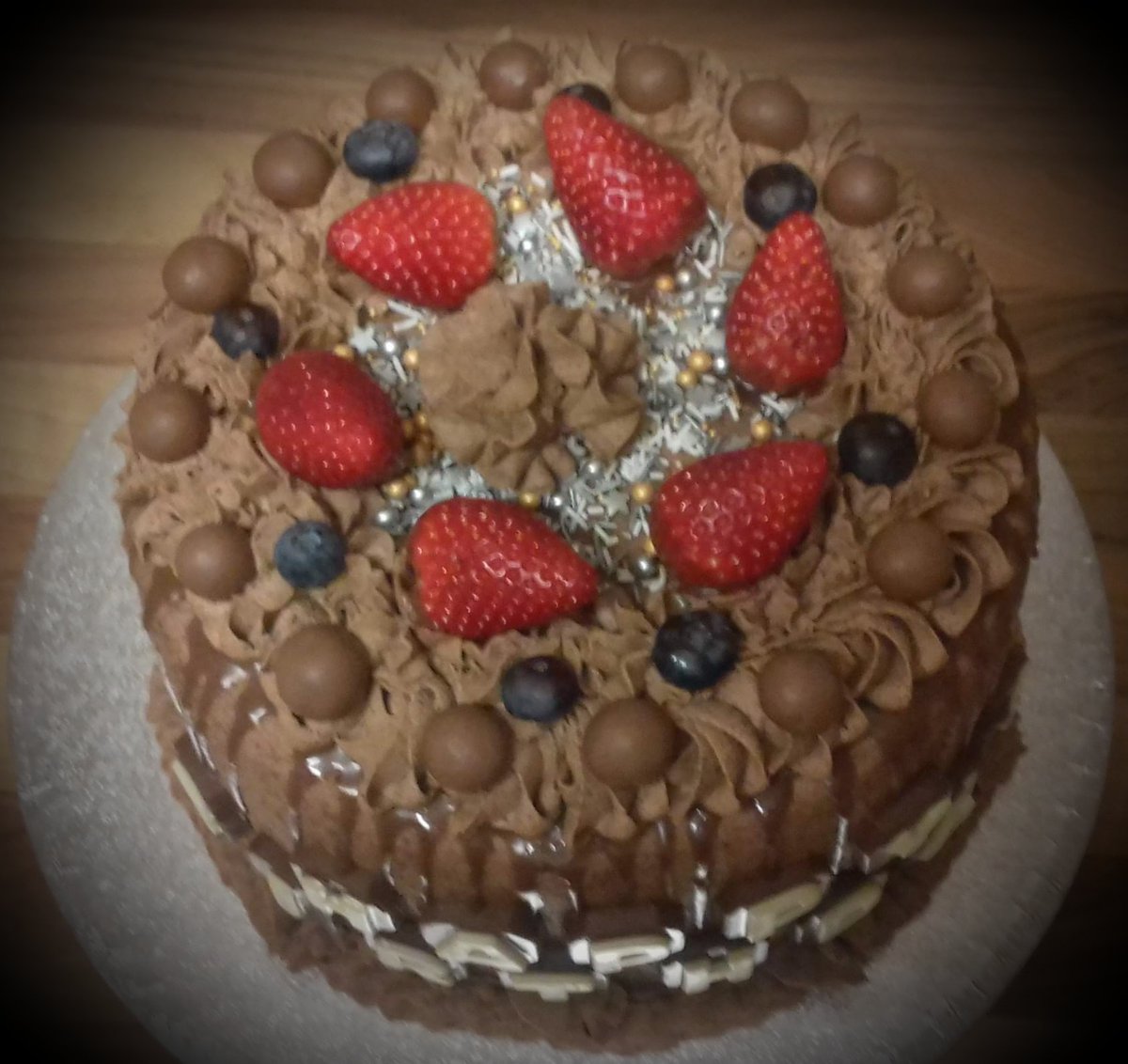 Parisian chocolate cake with fruits ...