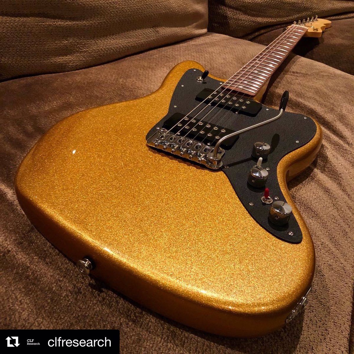 GandLGuitars's tweet photo. #Repost @clfresearch #CLFResearch #DohenyV12
・・・
The first pre-production Pharaoh Gold Firemist V12. The one that confirmed my belief that a big ‘ol piece of CLF black powdercoated aluminum would look insane with Pharaoh Gold. #LeoFender #GLGuitars https://t.co/nkwJLHewXN