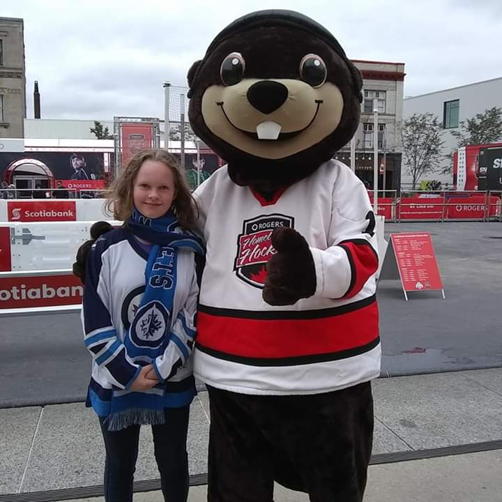 AmyIsOutBirding's tweet photo. Psssst 32 days. #AmysWinnipegTour I'm coming to see you @NHLJets First home game ever 😁 hoping our home town hero @markscheifele55  honours my birthday wish &amp; gives my kiddo a souvenir. Also please please have an open practice 🤞🤞 #GoJetsGo #JetsvsPreds https://t.co/EsM1P3F15w