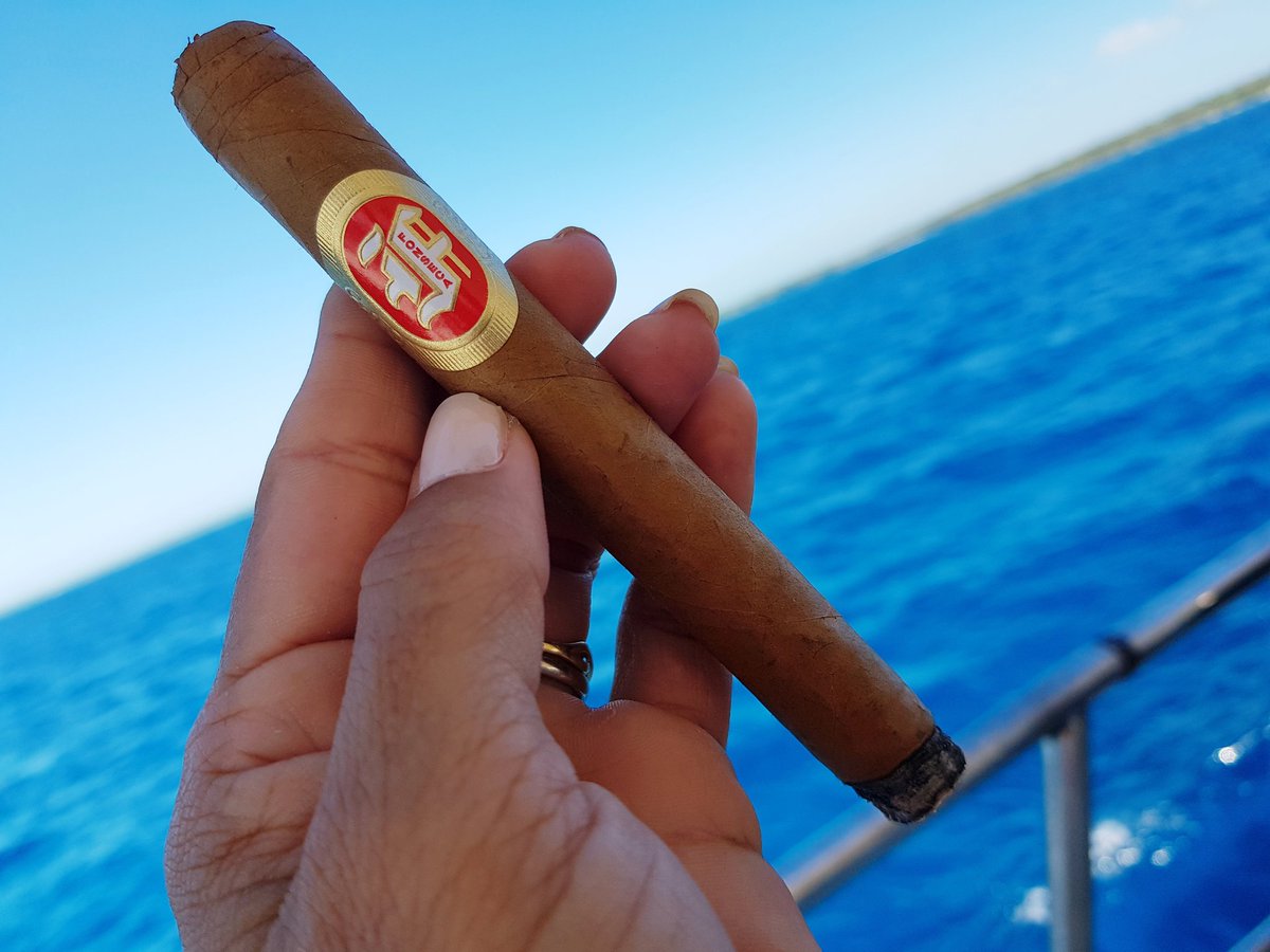 Cigarro Dominicano tweet media