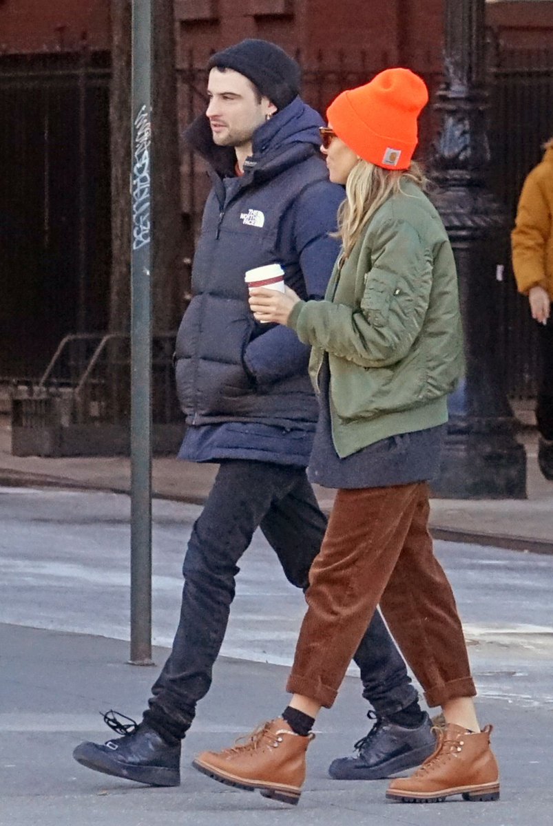 BritishBFs's tweet photo. GALLERY UPD.: New / old - Sienna Miller &amp; Tom Sturridge Out in NYC - January 2019 #candids https://t.co/ilA3SBYHCJ https://t.co/G2MpqVoFH7