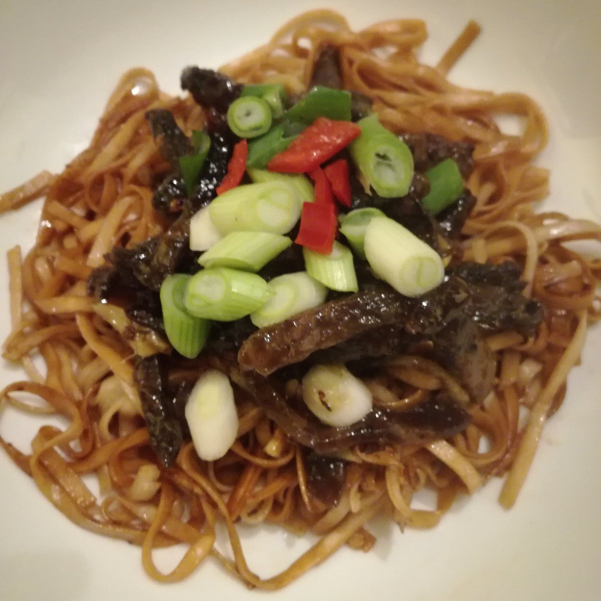 donna_gallers's tweet photo. @AnchorCake crispy chilli beef and fried noodles #dinnerortea https://t.co/vLrqHnViNz