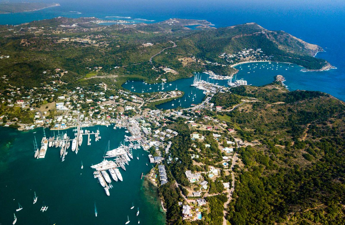 EspritScout's tweet photo. ça y est, c'est parti pour la RORC Caribbean 600. 10 @AssoClass40 en course. Esprit Scout est le plus vieux bateau de la flotte mais ne lachera rien !!! https://t.co/oRIVxQE94m https://t.co/mQWQmUF5r9
