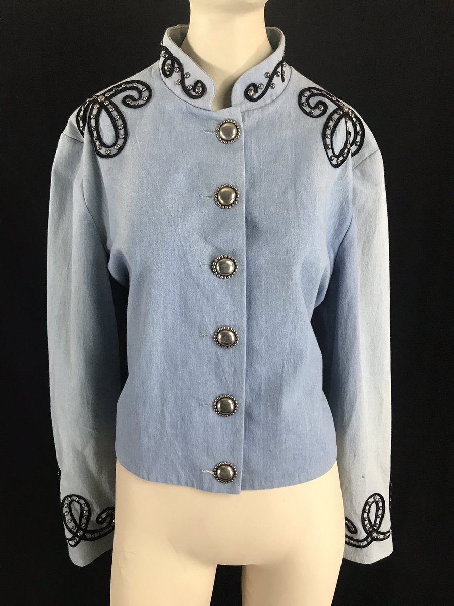 WildFireVintage's tweet photo. 🌟NEW ARRIVAL🌟
https://t.co/Gcs7E1KLQd                    #vintage #vintageclothing #fashion #fashionblogger #style #Retro #vintagestyle #vintagefashion #vintageforsale #vintageshop #fashionistas #80s #80sjacket #90s #90sjacket #bmwdesigns #fortworth #embroidered #western https://t.co/k5ZQFPCKqF