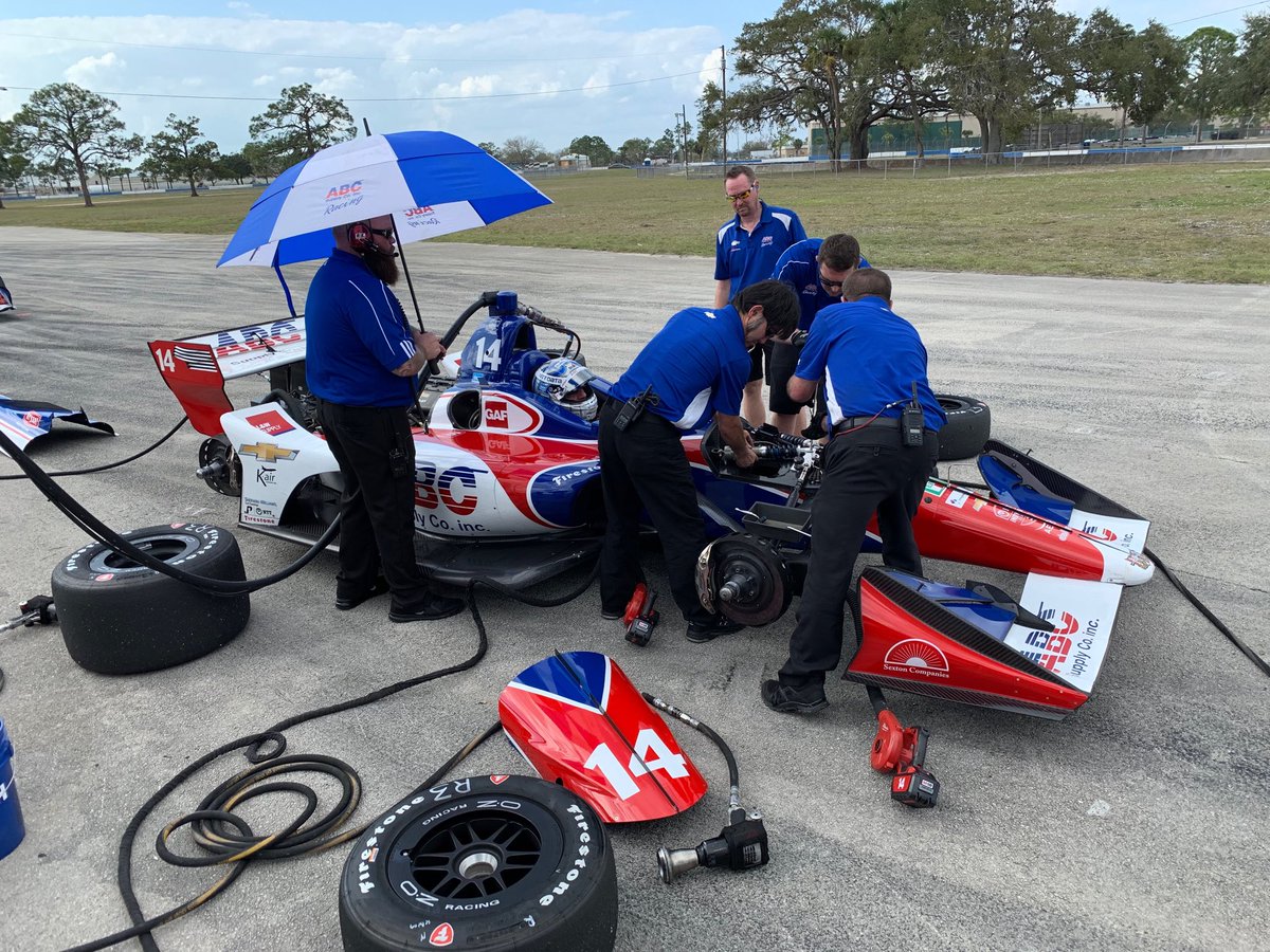 S_Harner's tweet photo. ⁦@AJFoytRacing⁩ guys hard at work on the ⁦@ABCSupply_CA⁩ car ⁦@TonyKanaan⁩ https://t.co/VcxD1EMwOU