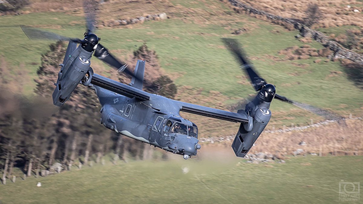 DannyJones1992's tweet photo. USAF CV-22 Osprey in the low fly area.. 11-02-19 🇺🇸⤵️ @MachLoopLFA7 @MachLoopUK @TheMachLoop @RAFMildenhall https://t.co/oTKJdje0u1