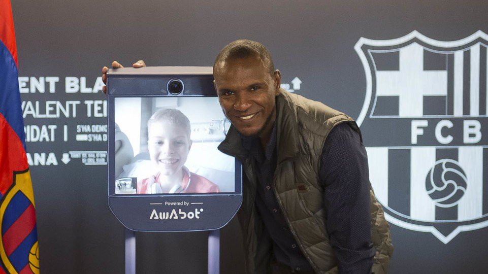MarcaEnZona's tweet image. Fundación FC Barcelona, Olympique Lyon y Eric Abidal presentan #RobotPol, una experiencia única que permite a niños y niñas hospitalizados vivir el partido como si estuvieran alli marcaenzona.com/post/las-funda…