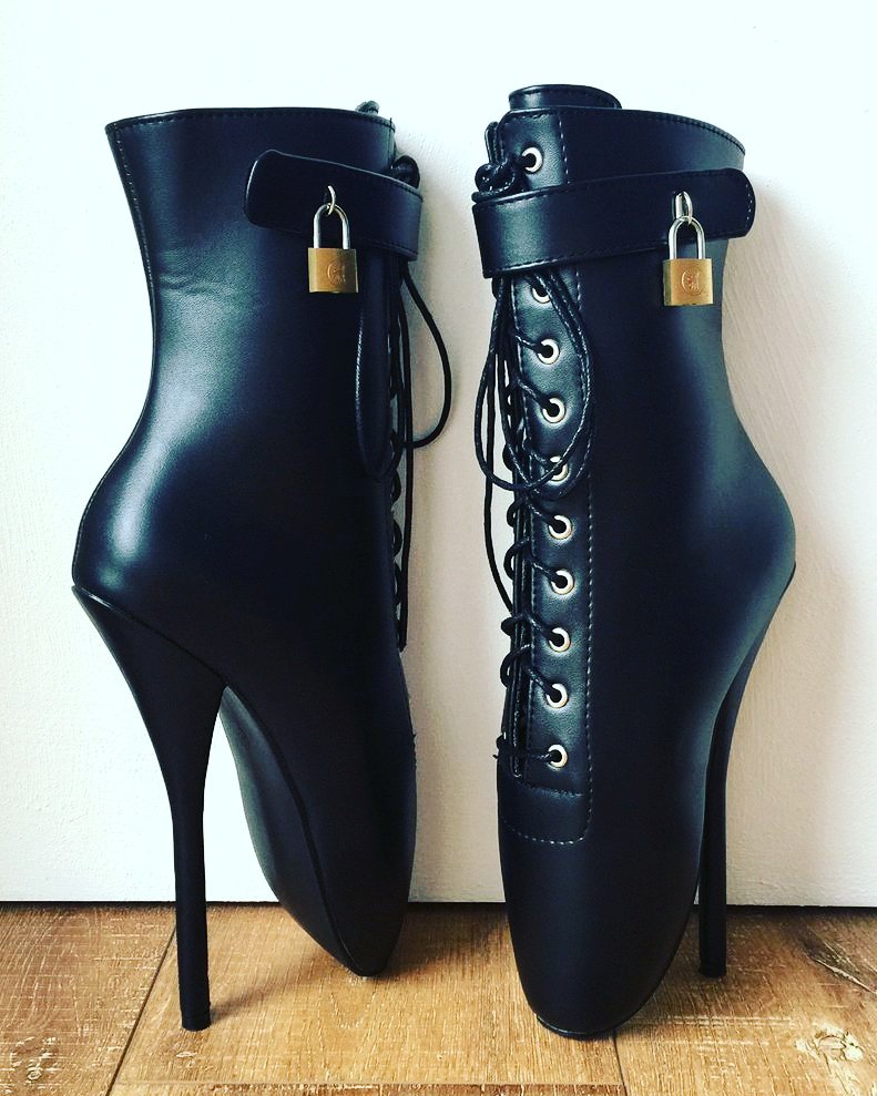 Dottyaftermid's tweet photo. Ballet boots at: https://t.co/SKQyFCDY7t
#corset #balletboots #hotbootyballet #highheelmadness #highheelfetish #highheels #highheel #bdsm #bdsmrelationship #bdsmlifestyle #bdsmcommunity #punishment #pupppyplay #collar #collars #straightjacket #subspace #submissivelittle #sub https://t.co/jLYVBiWPbm