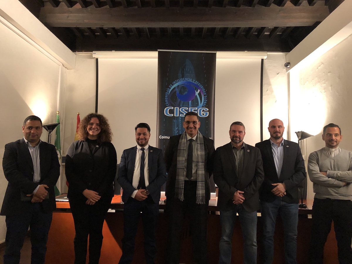 intelsegglobal's tweet photo. Éxito en las jornadas @intelsegglobal en #CSIC #Granada sobre prevención y desradicalizacion del terrorismo de etiología yihadista. No solo excelentes ponencias sino también, un público participativo con grandes aportaciones y reflexiones sobre los temas expuestos https://t.co/TtkXl37feV